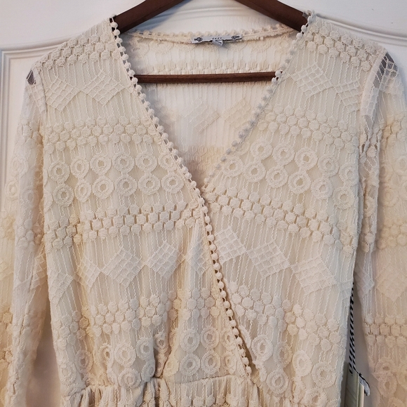 Iris Cream long sleeve lace shorts romper S NWT - Picture 2 of 5